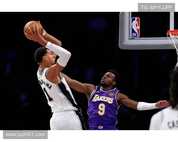 东契奇轰35分三双艾顿文班合砍高分湖人鏖战马刺险中取胜