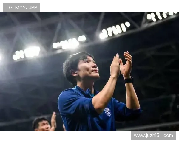 足球报消息称三镇暂无换帅计划邓卓翔与俱乐部沟通尚未深入